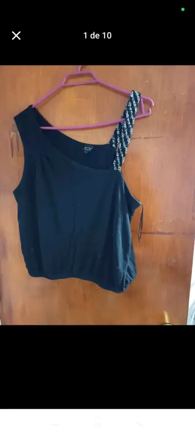 Polera negra de un solo hombro - miniatura 1