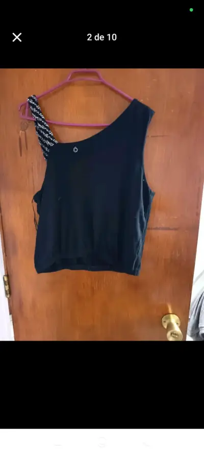 Polera negra de un solo hombro - miniatura 2