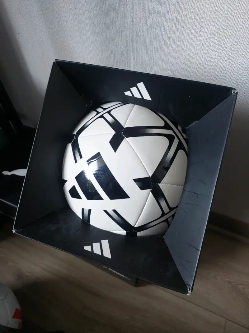 Balón de fútbol Adidas nuevo - 1