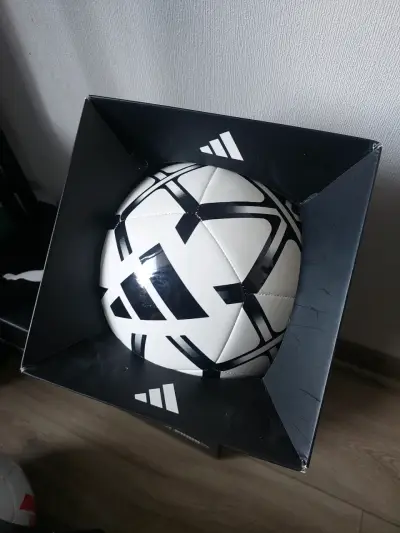 Balón de fútbol Adidas nuevo - miniatura 1
