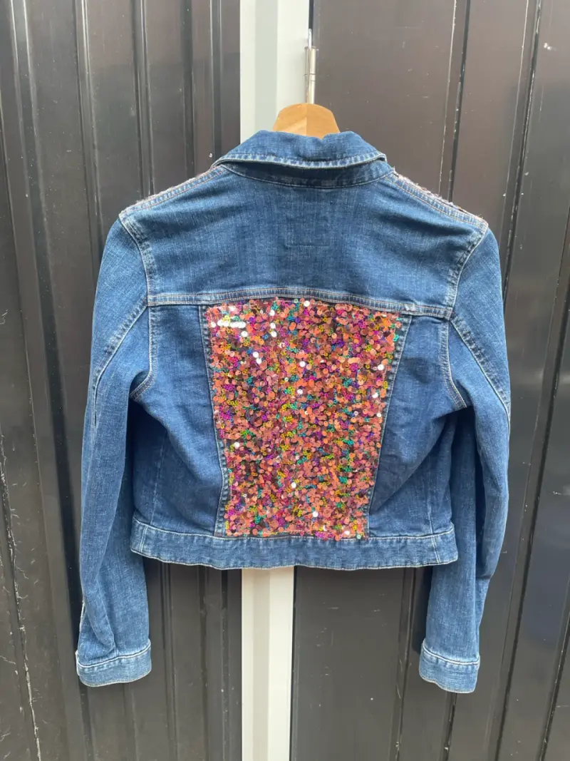 Chaqueta de mezclilla Zara customizada - 2