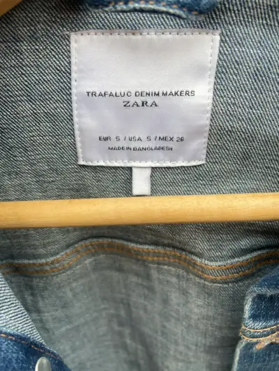 Chaqueta de mezclilla Zara customizada - miniatura 3