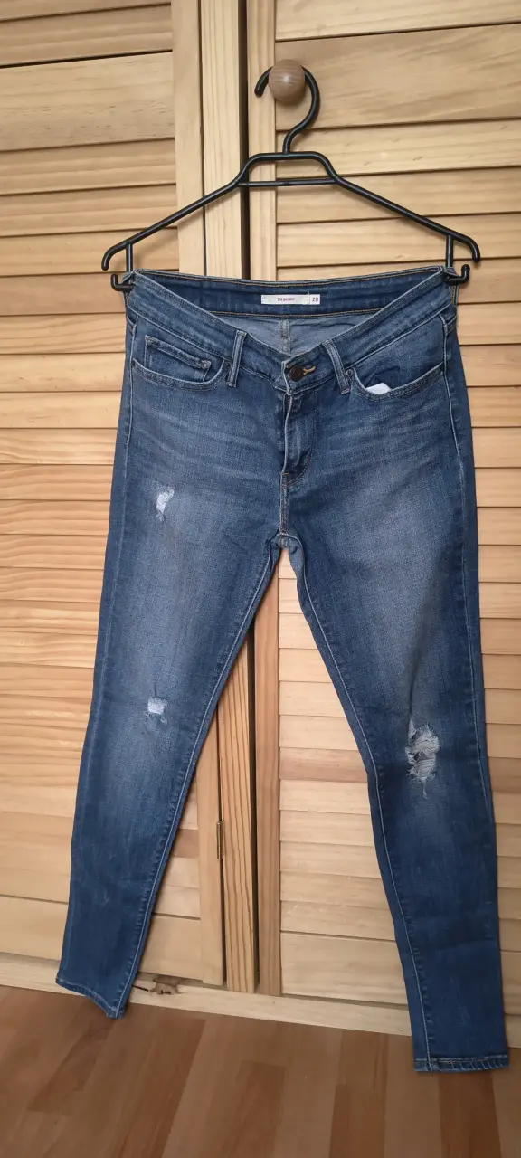 Jeans azules desgastados