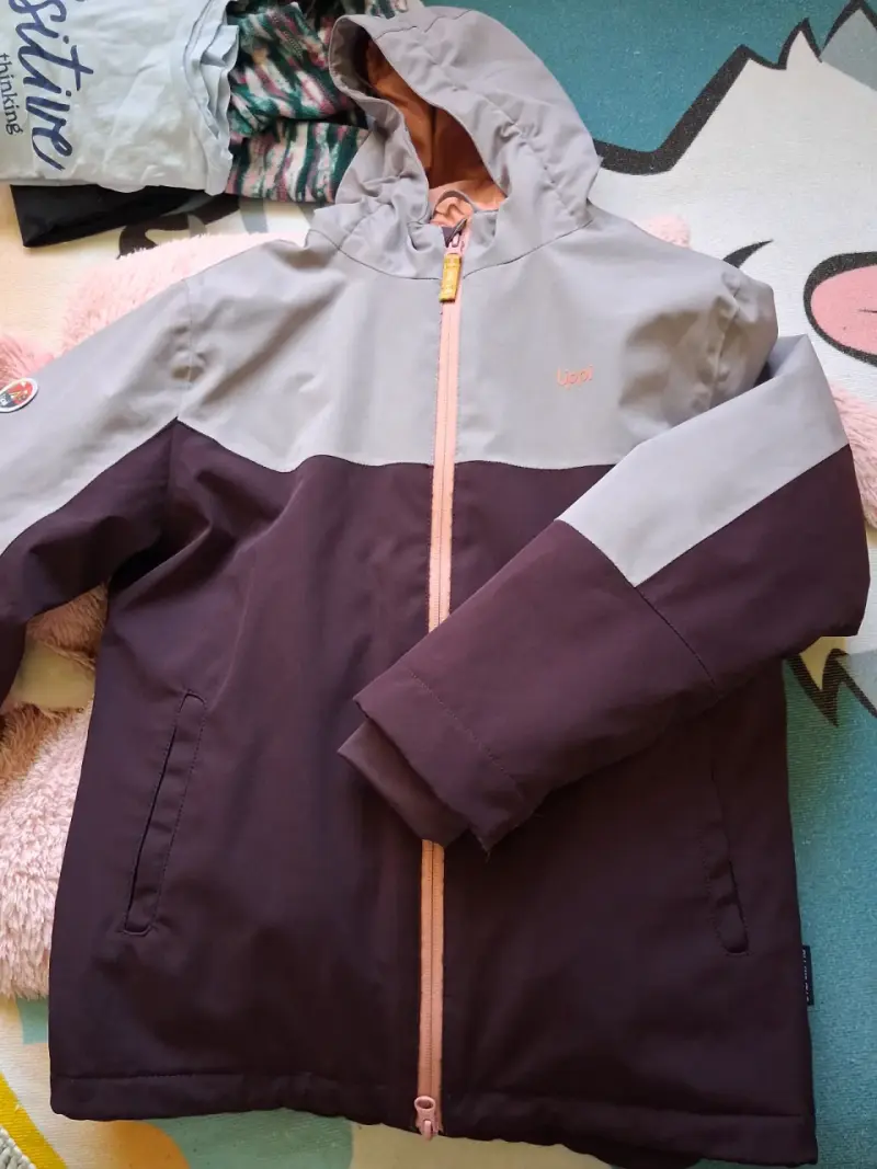 Chaqueta impermeable bicolor con capucha - 1