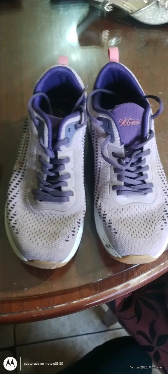 Zapatillas deportivas lilas