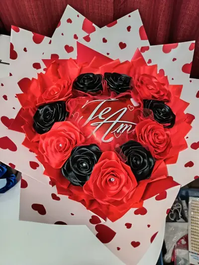 Ramo de rosas eternas - miniatura 1