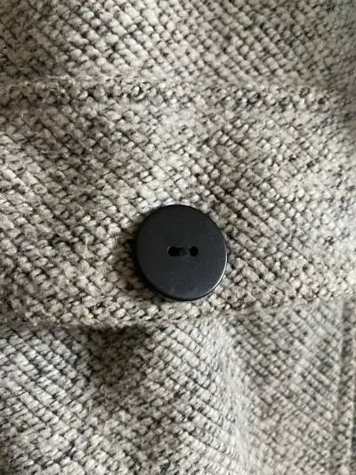 Abrigo gris con cinturón - miniatura 3