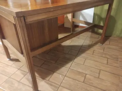Escritorio de madera con cajones - miniatura 4