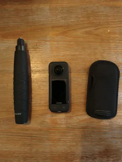 Cámara Insta360 x 3 con accesorio - miniatura 1