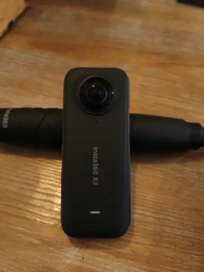 Cámara Insta360 x 3 con accesorio - miniatura 3