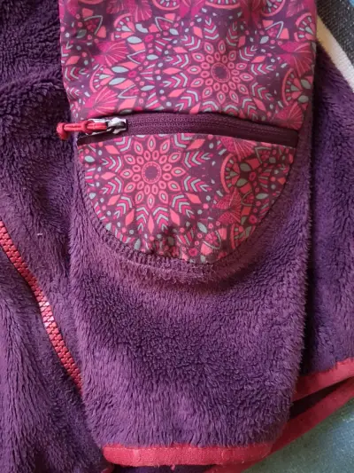 Chaqueta polar morada con capucha - miniatura 2