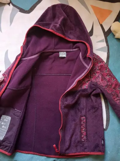 Chaqueta polar morada con capucha - miniatura 3