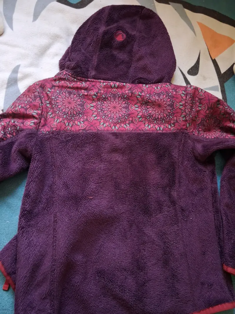 Chaqueta polar morada con capucha - 5