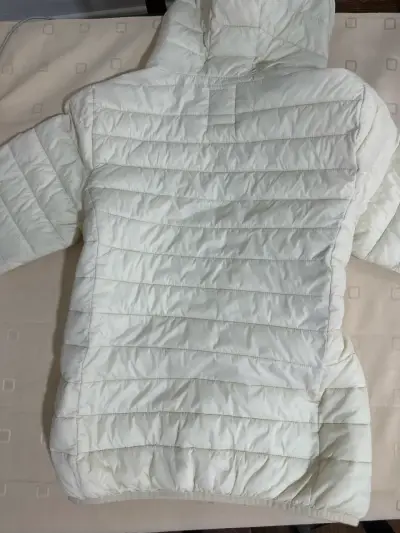 Chaqueta blanca acolchada - miniatura 3