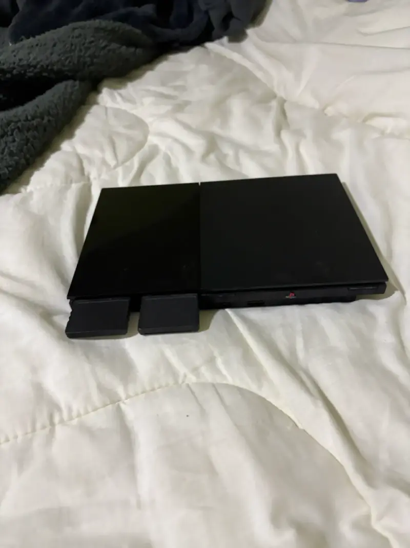 PlayStation 2 Slim desbloqueada con mandos y cable - 1