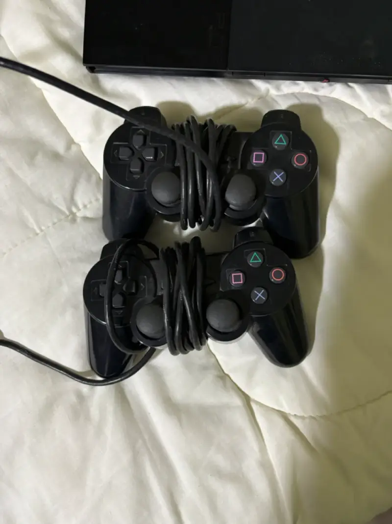 PlayStation 2 Slim desbloqueada con mandos y cable - 4