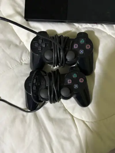 PlayStation 2 Slim desbloqueada con mandos y cable - miniatura 4