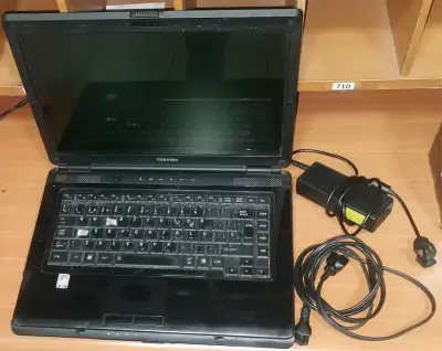 Notebook Toshiba con cargador LEER DESCRIPCIÓN - miniatura 5