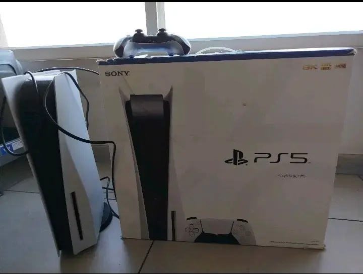 Consola Sony PS5 con control
