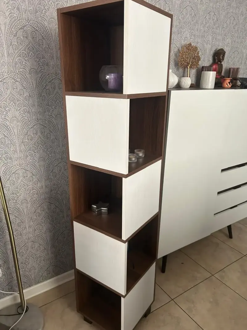 Estante moderno de madera