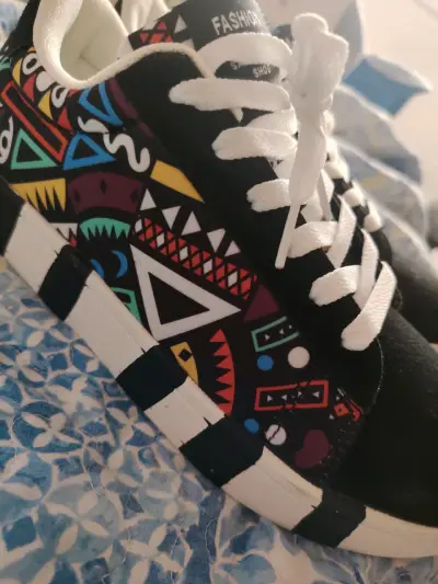 Zapatillas con diseño geométrico - miniatura 1
