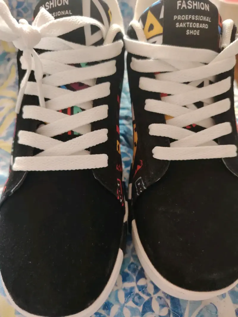 Zapatillas con diseño geométrico - 2