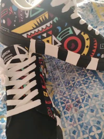 Zapatillas con diseño geométrico - miniatura 3