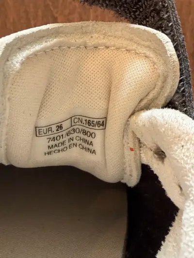 Zapatillas negras para niño - Zara talla 26 - miniatura 2