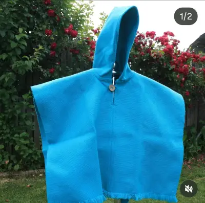 Poncho azul  y caf con capucha - miniatura 1
