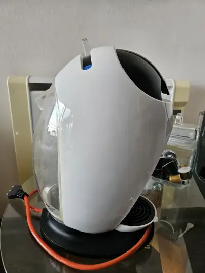 Cafetera Nescafé Dolce Gusto blanca - miniatura 2