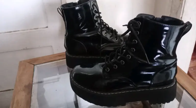 Botas negras de charol - 2