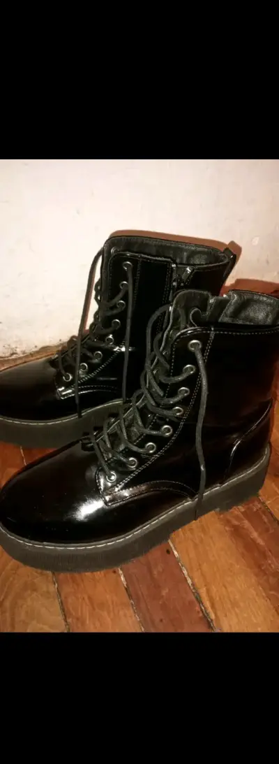 Botas negras de charol - miniatura 4