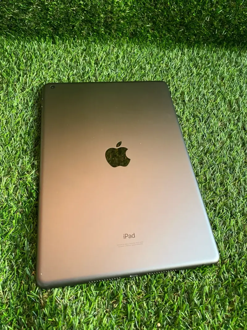 iPad con teclado y lápiz - 3