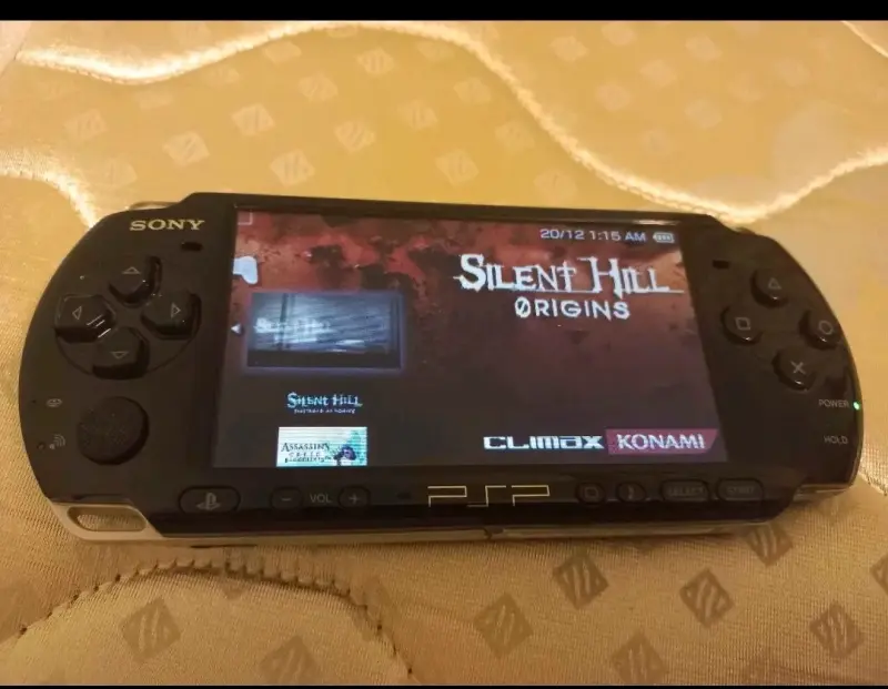 Consola Sony PSP con lector y juegos incluidos - 1