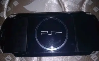 Consola Sony PSP con lector y juegos incluidos - miniatura 2