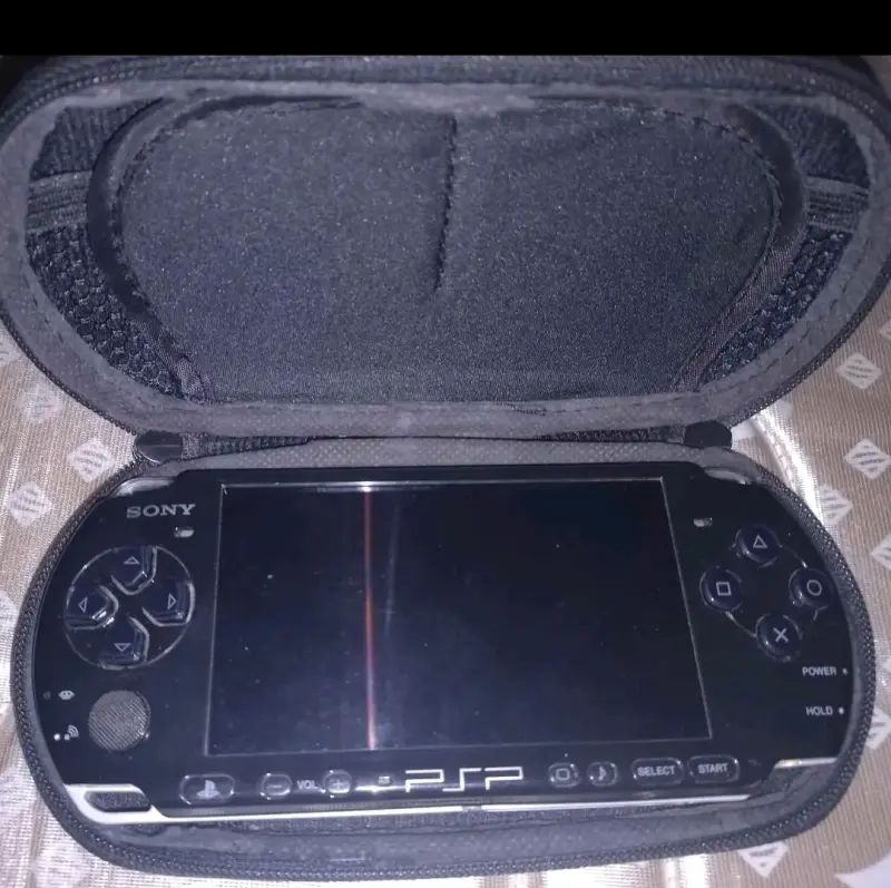 Consola Sony PSP con lector y juegos incluidos - 4