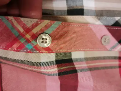 Camisa a cuadros roja y beige - miniatura 4