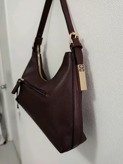 Cartera color burdeos con detalle dorado - miniatura 4