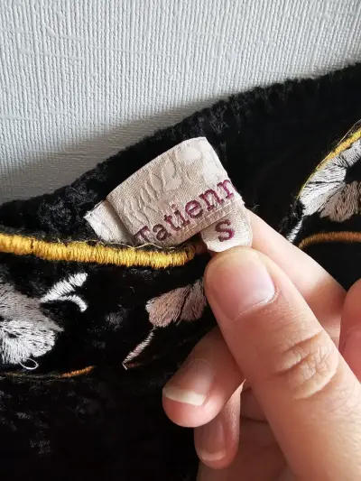 Falda larga negra con bordado - miniatura 3