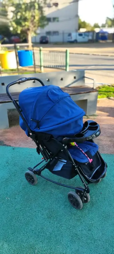 Coche de bebé azul plegable - miniatura 1