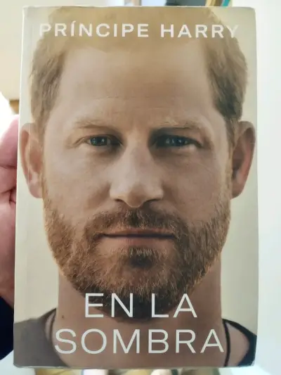 Libro 'En la Sombra' Príncipe Harry - miniatura 1
