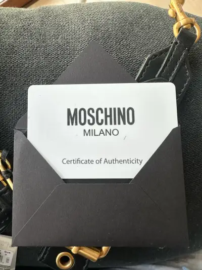 Cartera Clutch Moschino negra original - miniatura 5