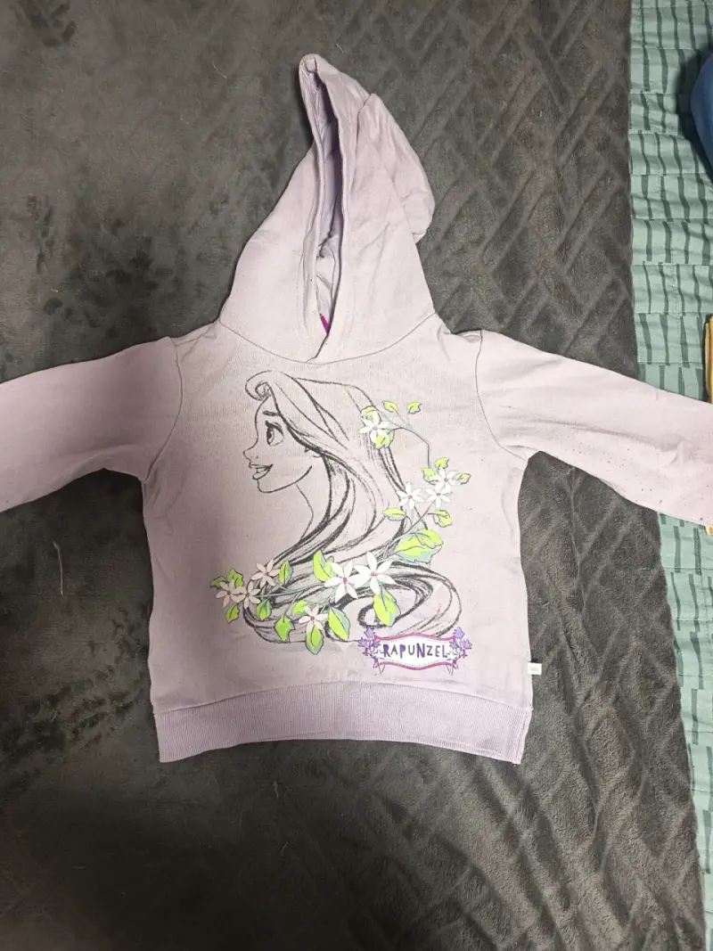 Polerón con capucha Rapunzel lila