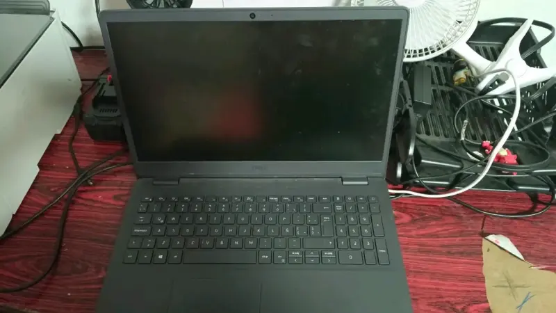 Notebook Dell con pantalla grande - 1