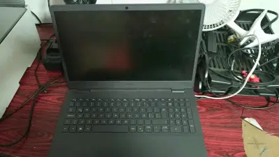 Notebook Dell con pantalla grande - miniatura 1