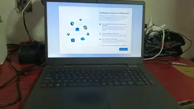 Notebook Dell con pantalla grande - miniatura 2