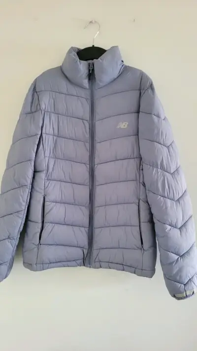 Parka  New Balance Talla S poco uso - miniatura 3