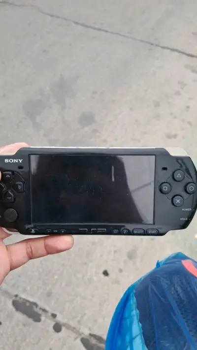 Consola portátil Sony PSP negra repuesto. - miniatura 1