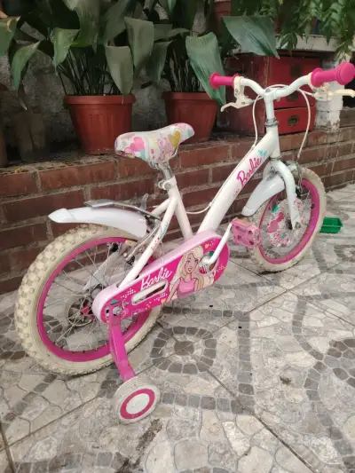 Bicicleta infantil Barbie rosada - miniatura 1