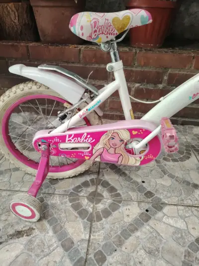 Bicicleta infantil Barbie rosada - miniatura 3